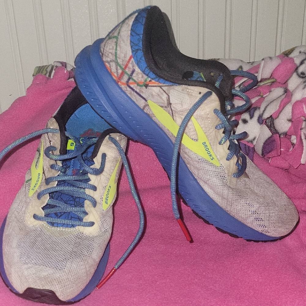 LIKE NEW Brooks Boston 2019 Women's Multicolor Running Shoes
